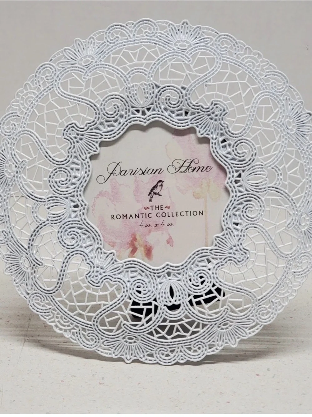 BNWT PARISIAN HOME 8” ROUND WHITE METAL LACE DESIGN PICTURE FRAME 4 x 4 OPENING